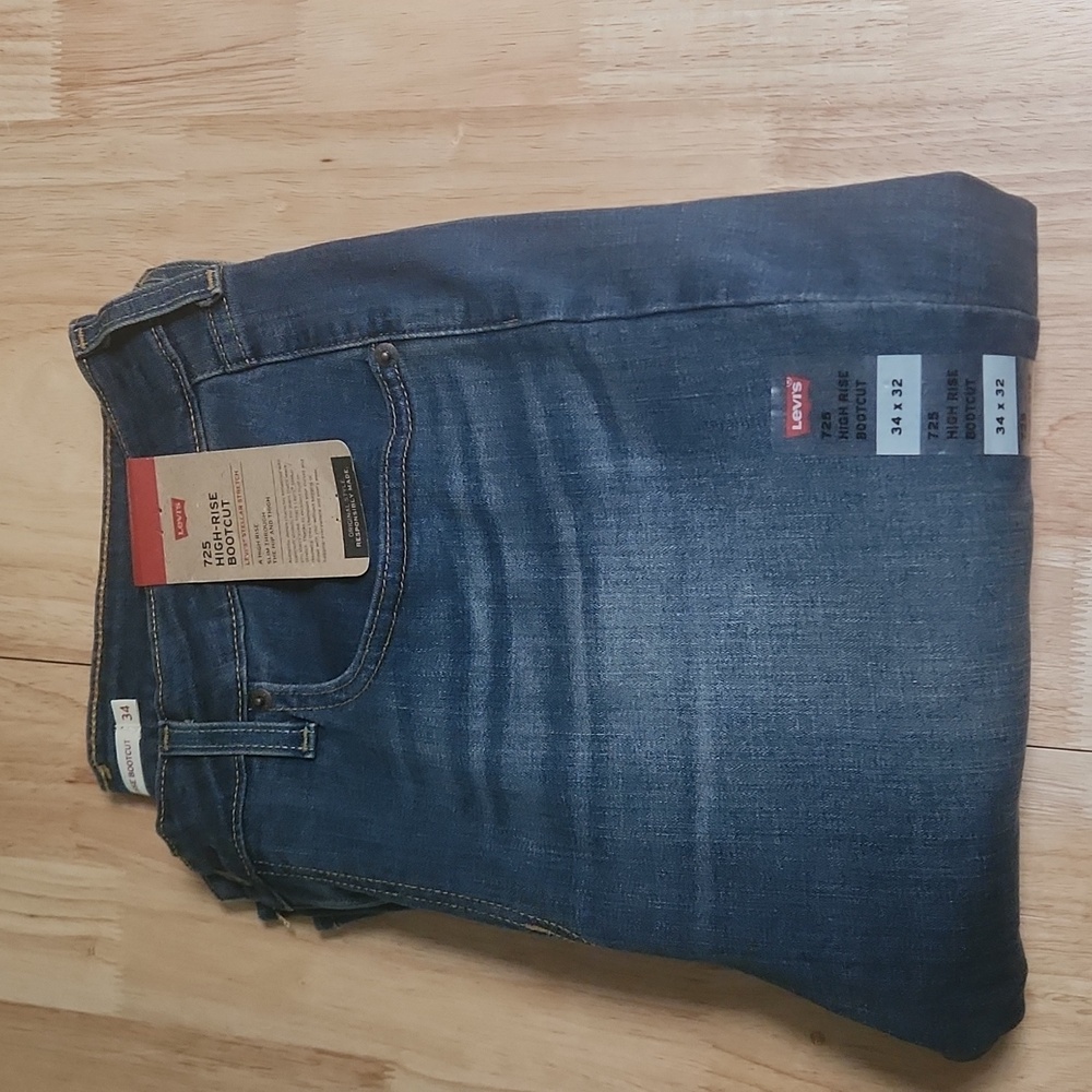 NWT Levis 725 High-Rise Bootcut Jeans